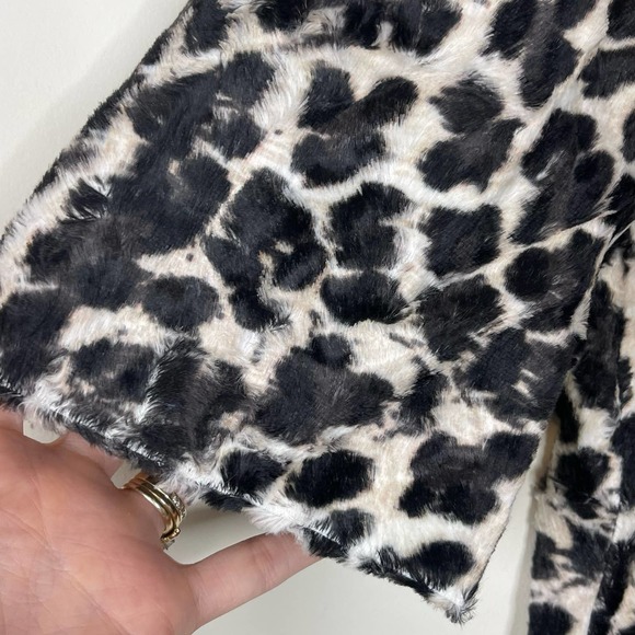 Trina Turk Animal Print Faux Fur 3/4 Sleeve Serpentine Top NWT Size XS - Picture 4 of 9